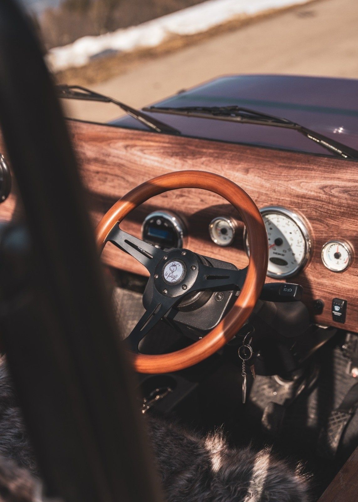 Intérieur Mini Moke sur mesure avec tableau de bord bois